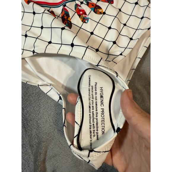 NWT Cupshe Swimsuit One Piece White Feathers Open Middle Size Medium Bohemian - Picture 4 of 4